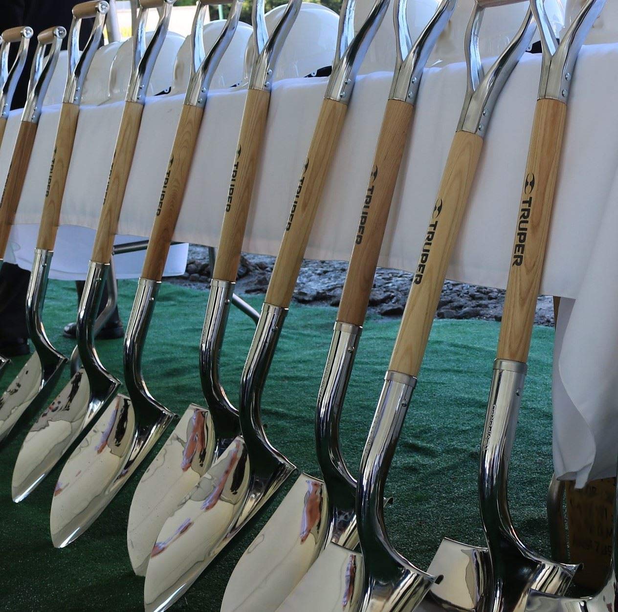 Polished Chrome Ceremonial Shovel with Steel/Wood D-Handle Perfect for Groundbreaking Ceremonies, 44.5-Inch, 6-Pack