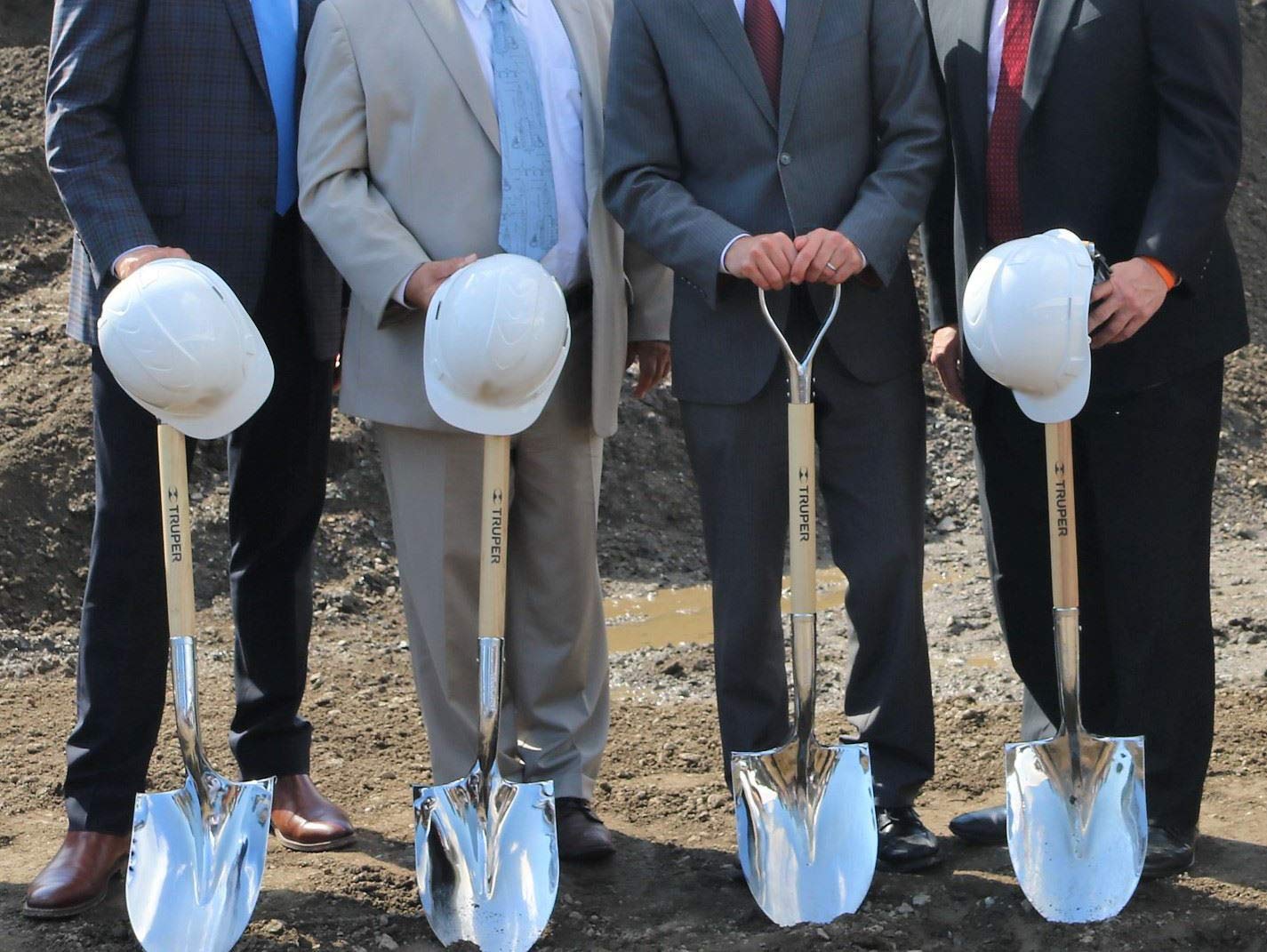 Polished Chrome Ceremonial Shovel with Steel/Wood D-Handle Perfect for Groundbreaking Ceremonies, 44.5-Inch, 6-Pack